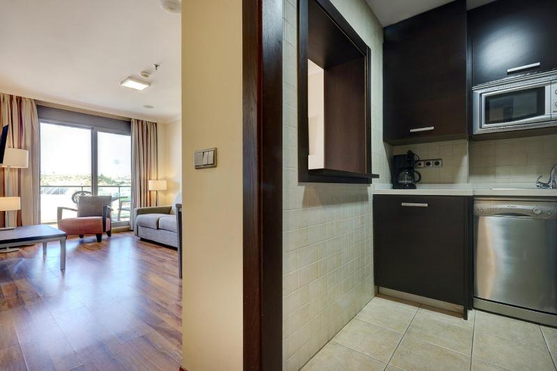 004 Sea Views 1 Bed 250m to Benalmadena Beach - image 10