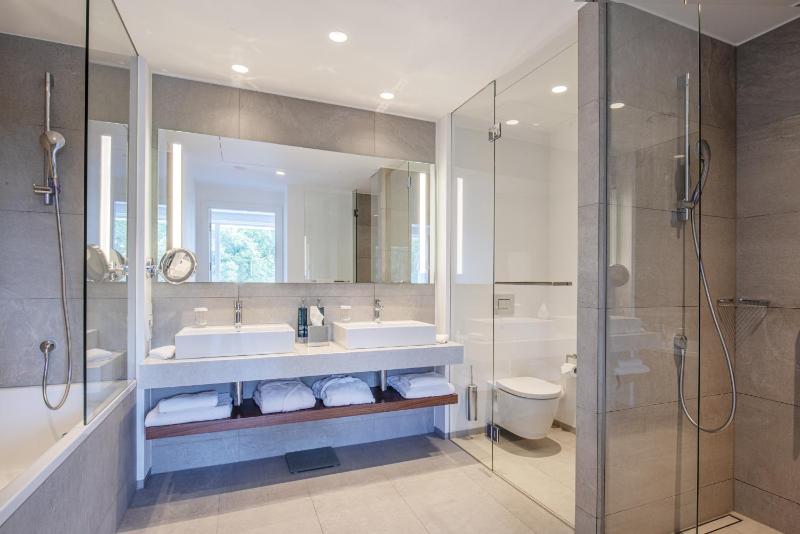 King Guest Room image 3