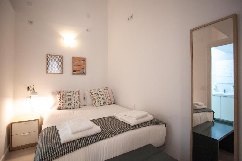 Economy Quadruple Room image 3