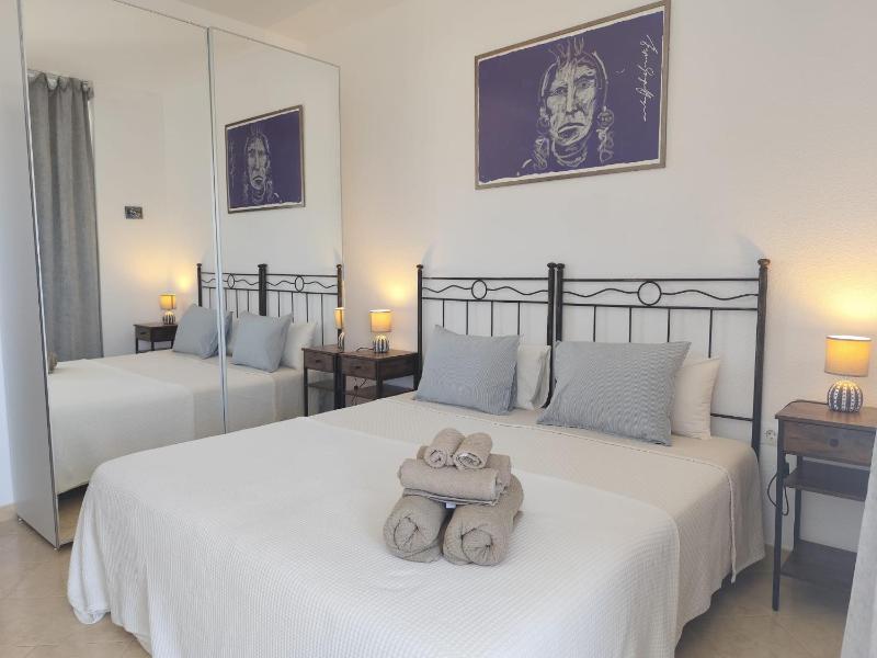 Standard One-Bedroom Apartment with Sea View image 3