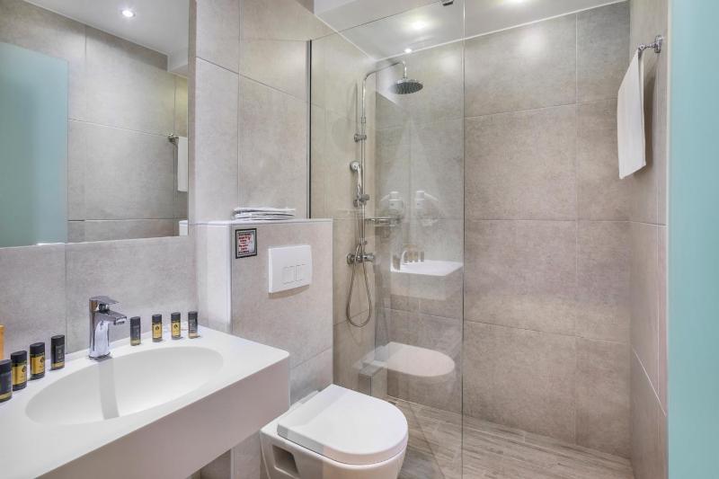 Standard Double Room image 2