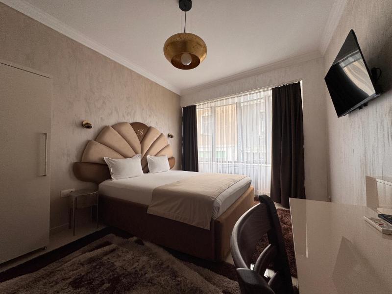 Double Room image 1