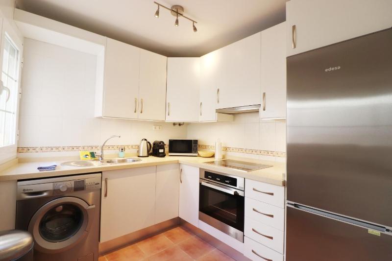 Apartamento Pescia con piscina en centro de Nerja - image 9