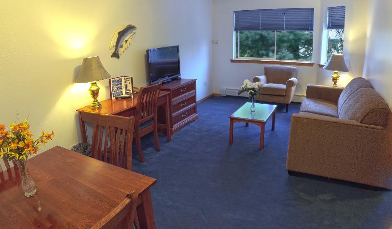 One-Bedroom Queen Suite image 4