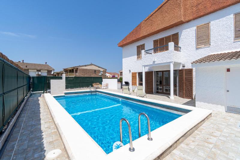 Mediterranean Way - Apartamento privado en villa compartida con piscina - image 45