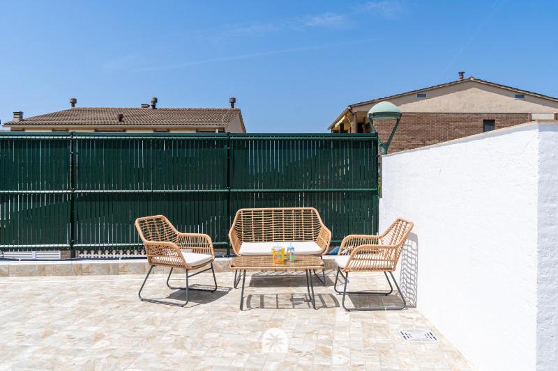 Mediterranean Way - Apartamento privado en villa compartida con piscina - image 24