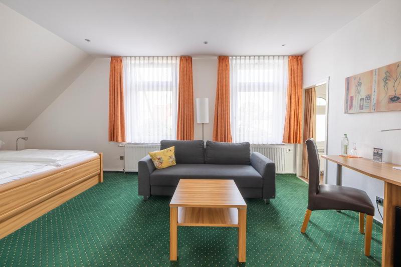 Superior Double Room with Extra Bed image 4