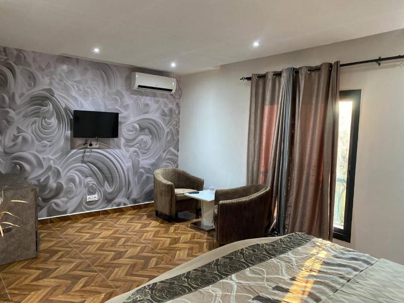 FAMY Hotel - image 12