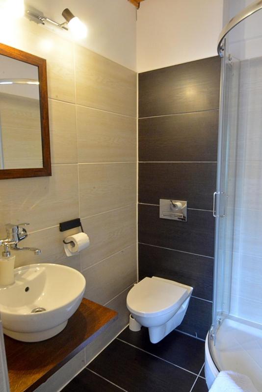 Large Double Room image 1