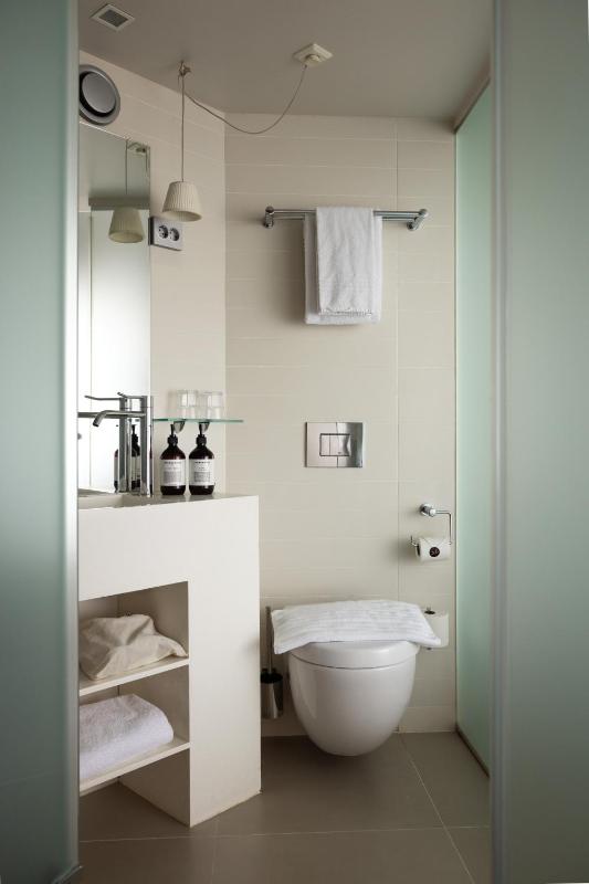 Standard Double Room image 3