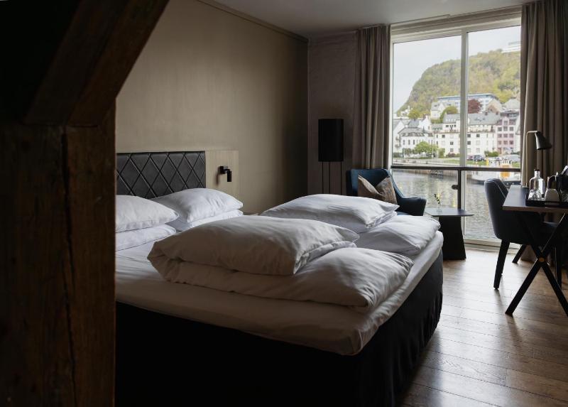 Standard Double Room image 1