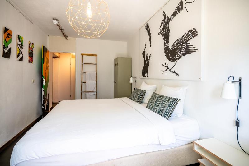 Four-Bedroom Apartment with Balcony  image 4