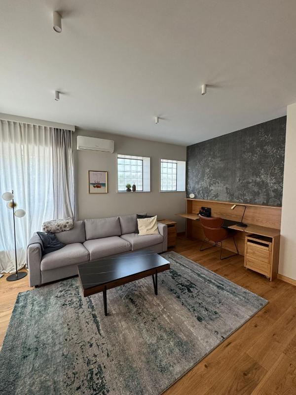 One-Bedroom Premium Apartment image 1