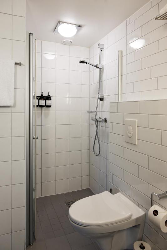 Standard Single Room image 3