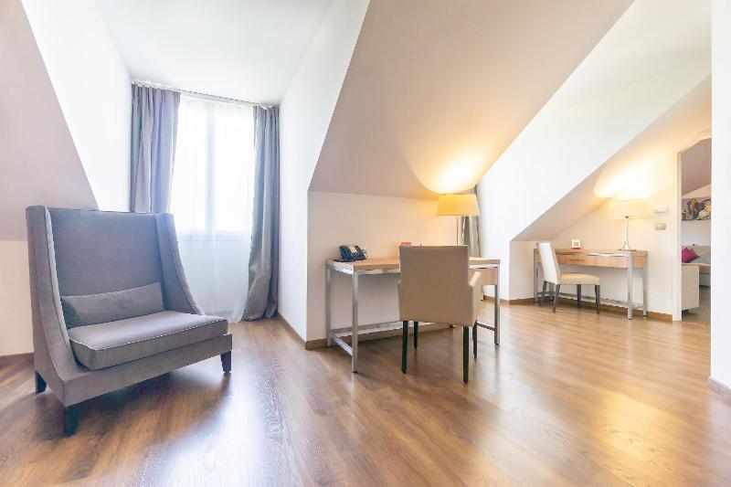 Executive Suite image 4