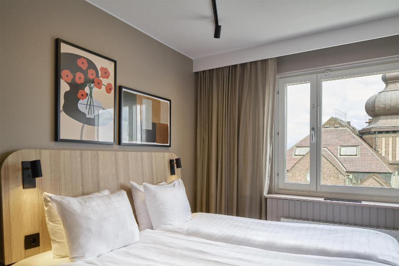 Queen Room image 4