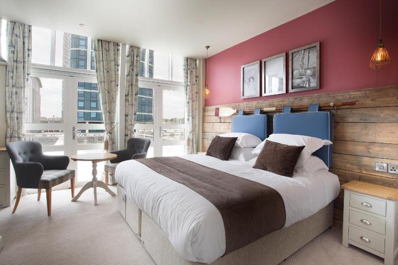 Deluxe Double Room image 4