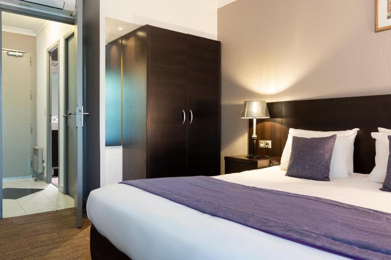 Classic Double Room image 4