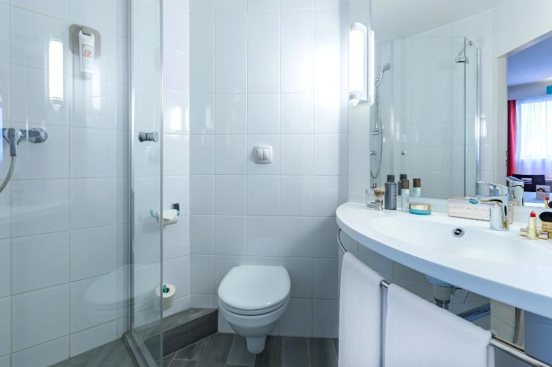 Twin Room image 3
