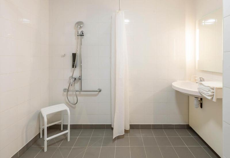 Quadruple Room - Disability Access image 1