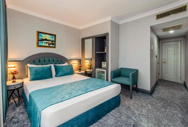 Standard Double Room image 3