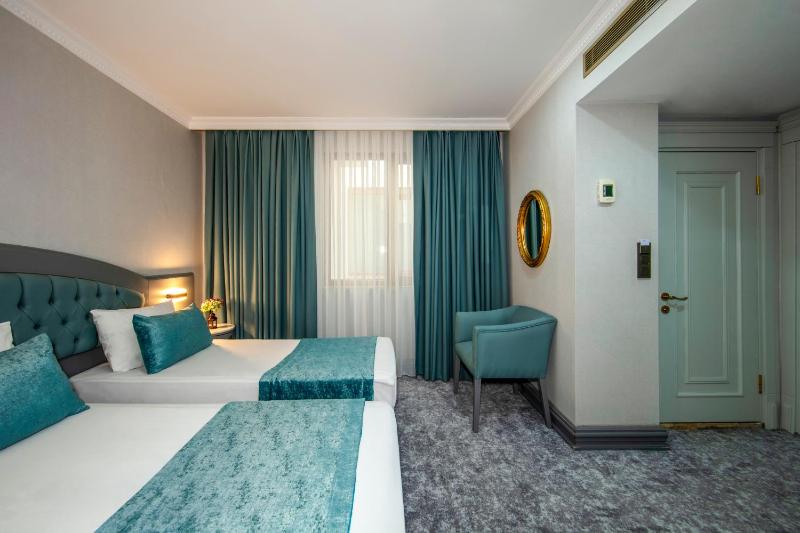 Deluxe Suite image 3