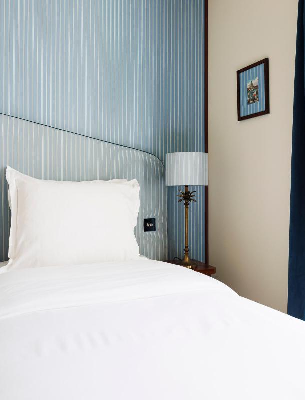 Superior Twin Room image 2