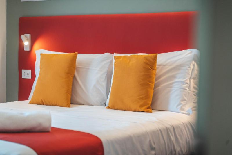 Double or Twin Room with Balcony image 4