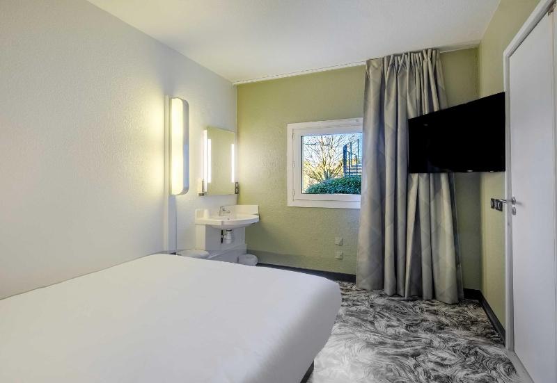 Double Room image 3
