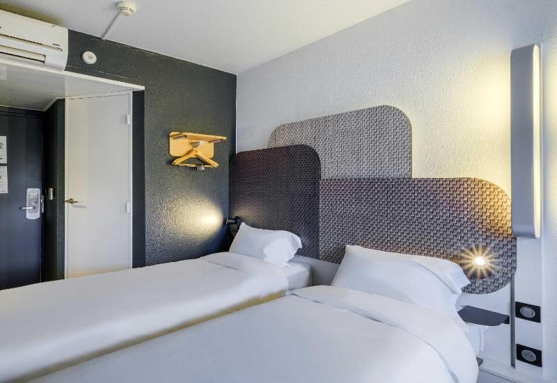 Twin Room image 1