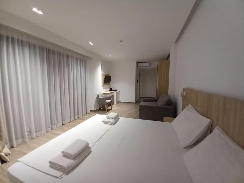 Triple Room with Balcony image 3