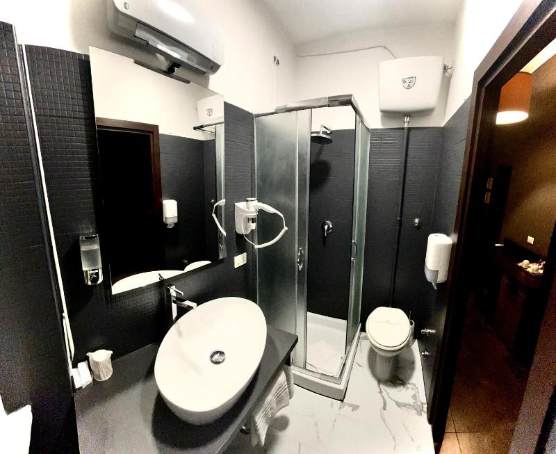 Single Room image 3