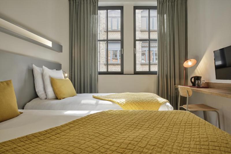 Twin Room image 3