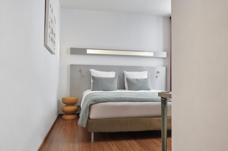 Superior Double Room image 4