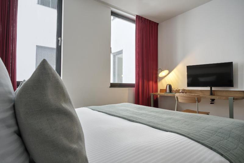 Superior Double Room image 3
