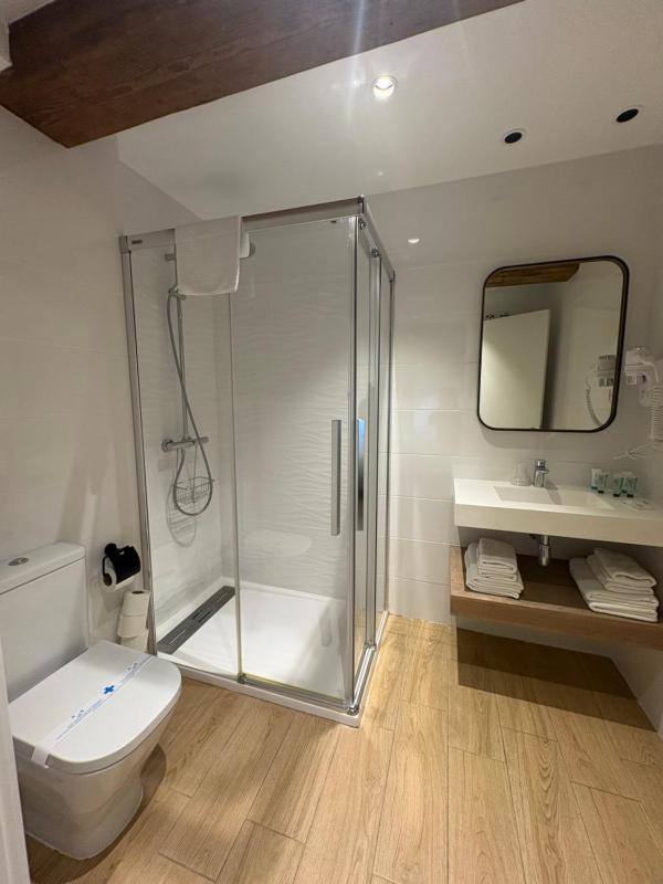 Standard Quadruple Room image 4