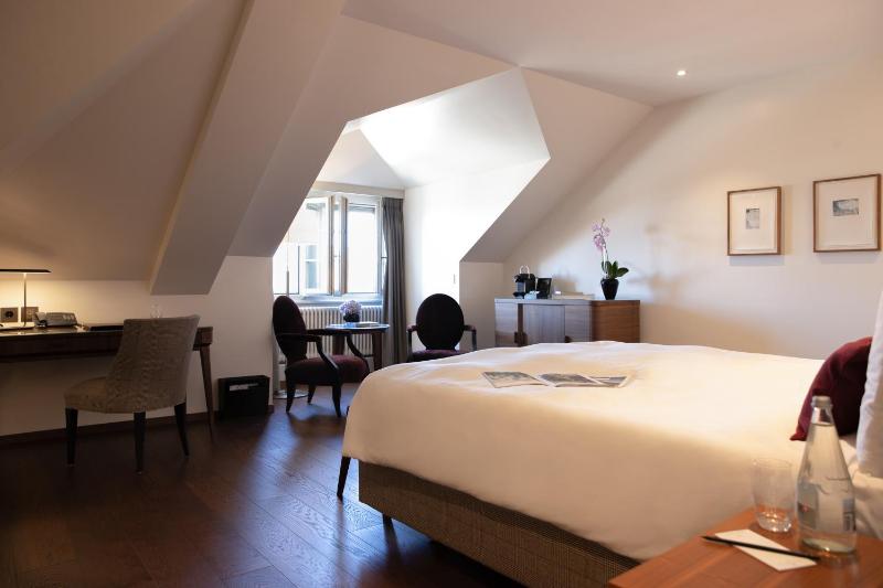 Standard Double Room image 4