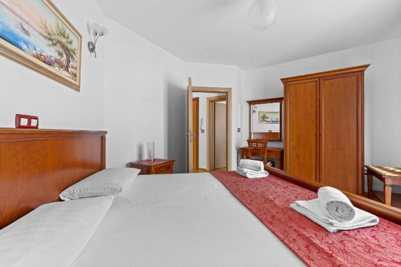Two-Bedroom Apartment (3-5 Adults) image 1