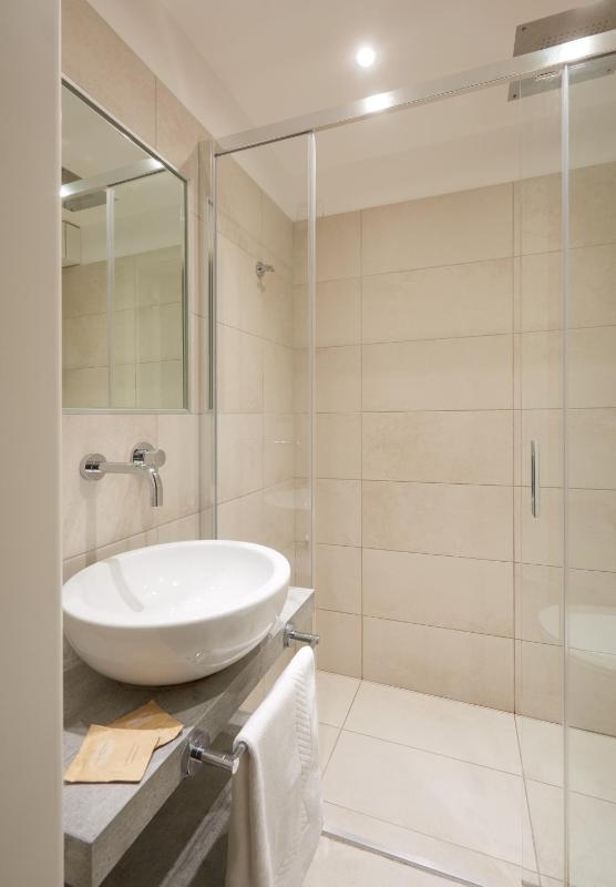 Superior Double Room with Sea View image 4