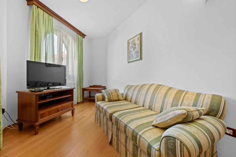Studio (2 Adults) image 4