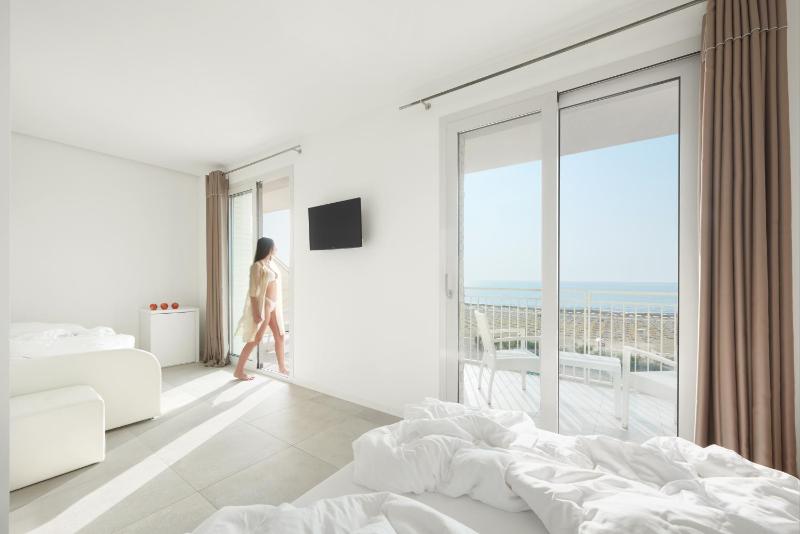 Family Room with Sea View image 1