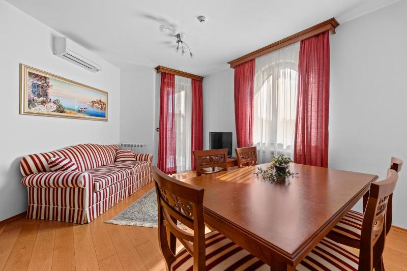 Two-Bedroom Apartment (3-5 Adults) image 3