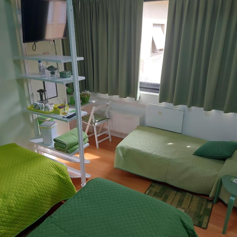 Twin Room with Private Bathroom image 4