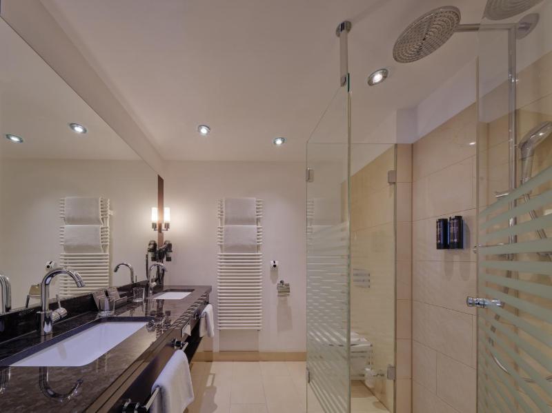 Superior Room image 4