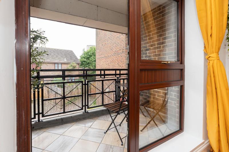 Open Mind Property - 1 Bed Flat with 3 Double Beds - image 27