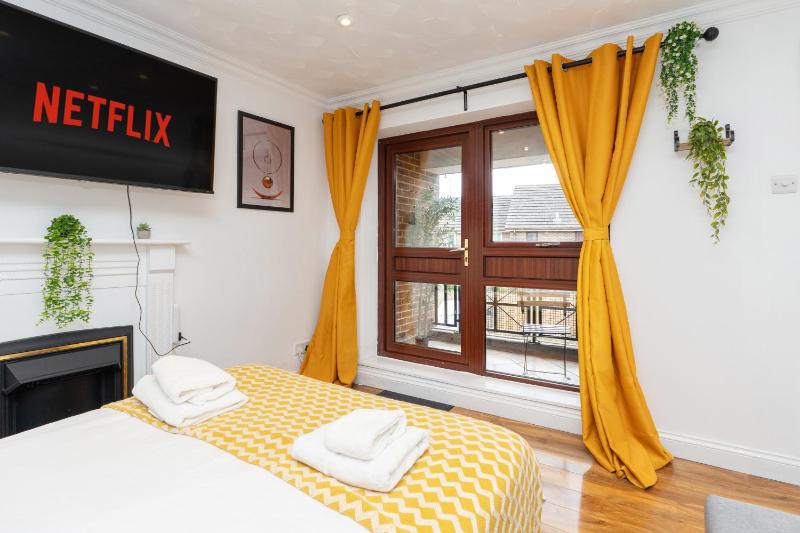 Open Mind Property - 1 Bed Flat with 3 Double Beds - image 17
