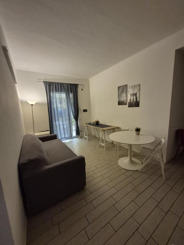 One-Bedroom Apartment image 4
