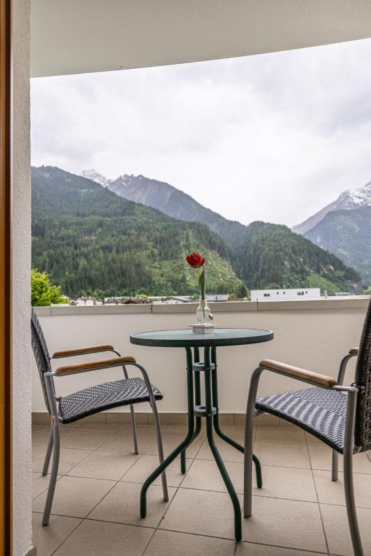 Deluxe Penthouse Suite image 2