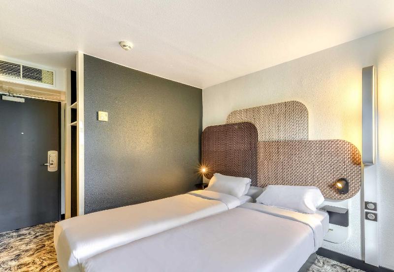 Twin Room image 2
