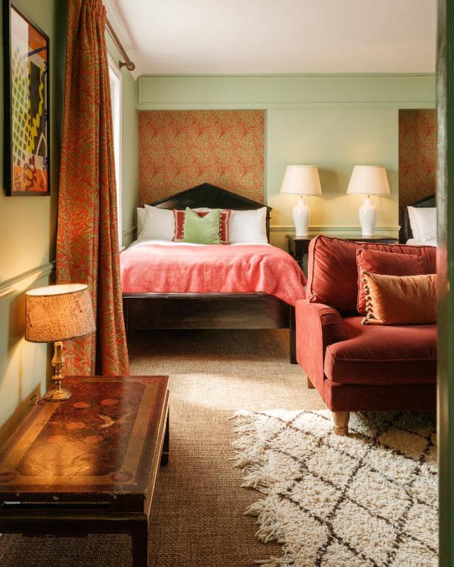 Quadruple Room image 3